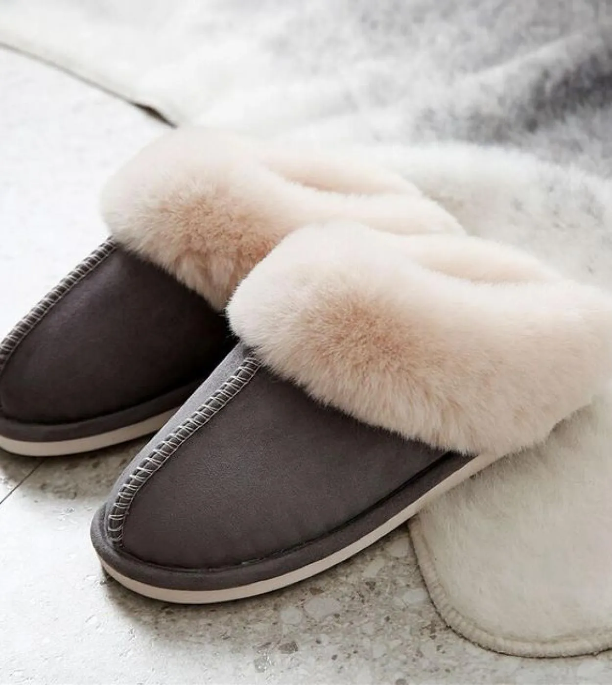 2023 Nuove pantofole piatte per la casa calde e morbide Pantofole invernali comode e morbide leggere Scarpe in cotone da donna P