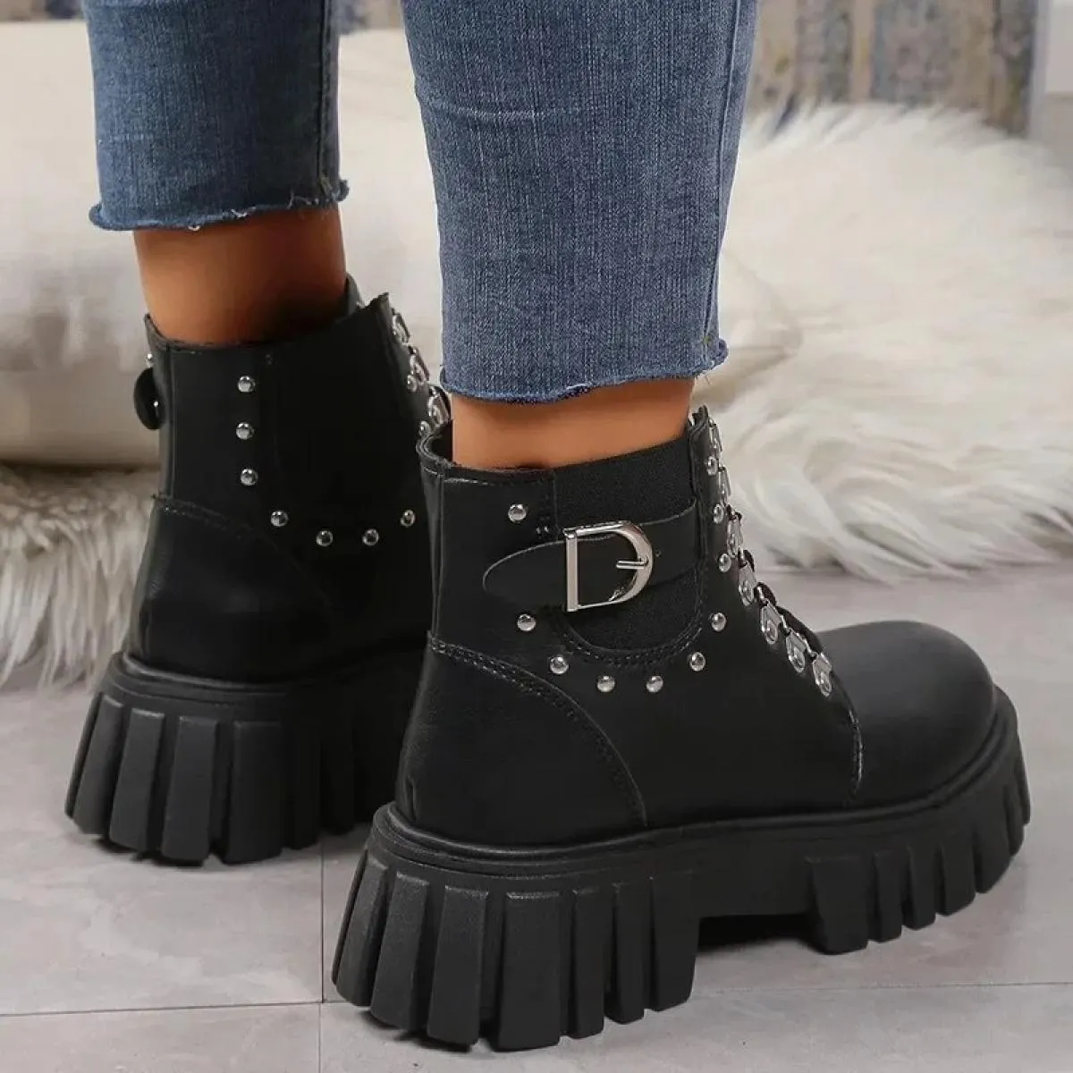 2024 nuove scarpe invernali da donna con tacco quadrato di vendita caldo con suola in gomma Pu Lace Up testa tonda tinta unita L