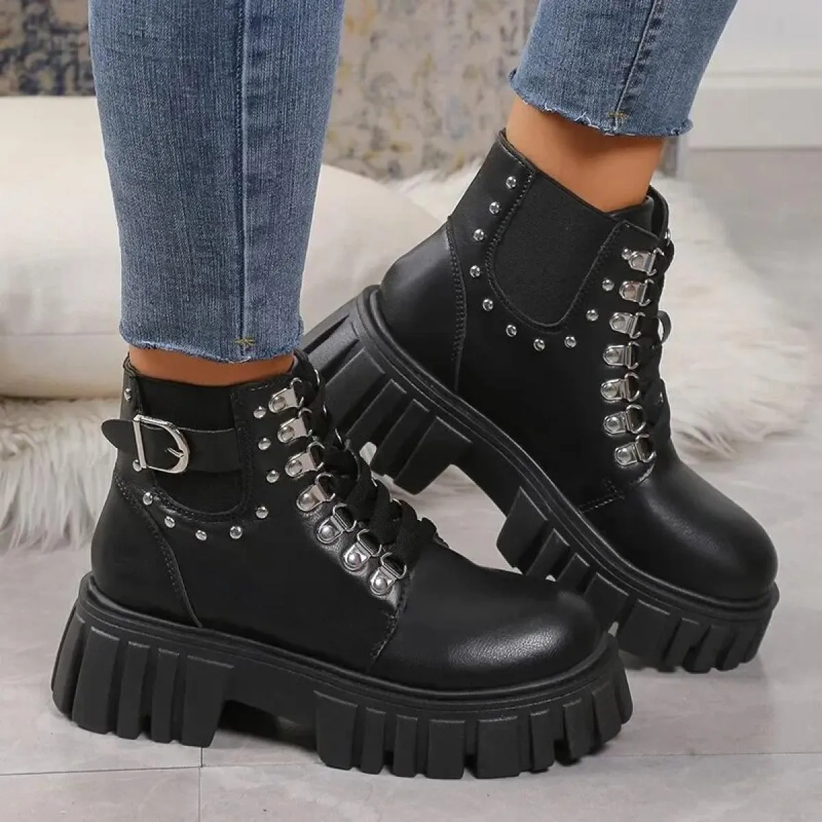 2024 nuove scarpe invernali da donna con tacco quadrato di vendita caldo con suola in gomma Pu Lace Up testa tonda tinta unita L