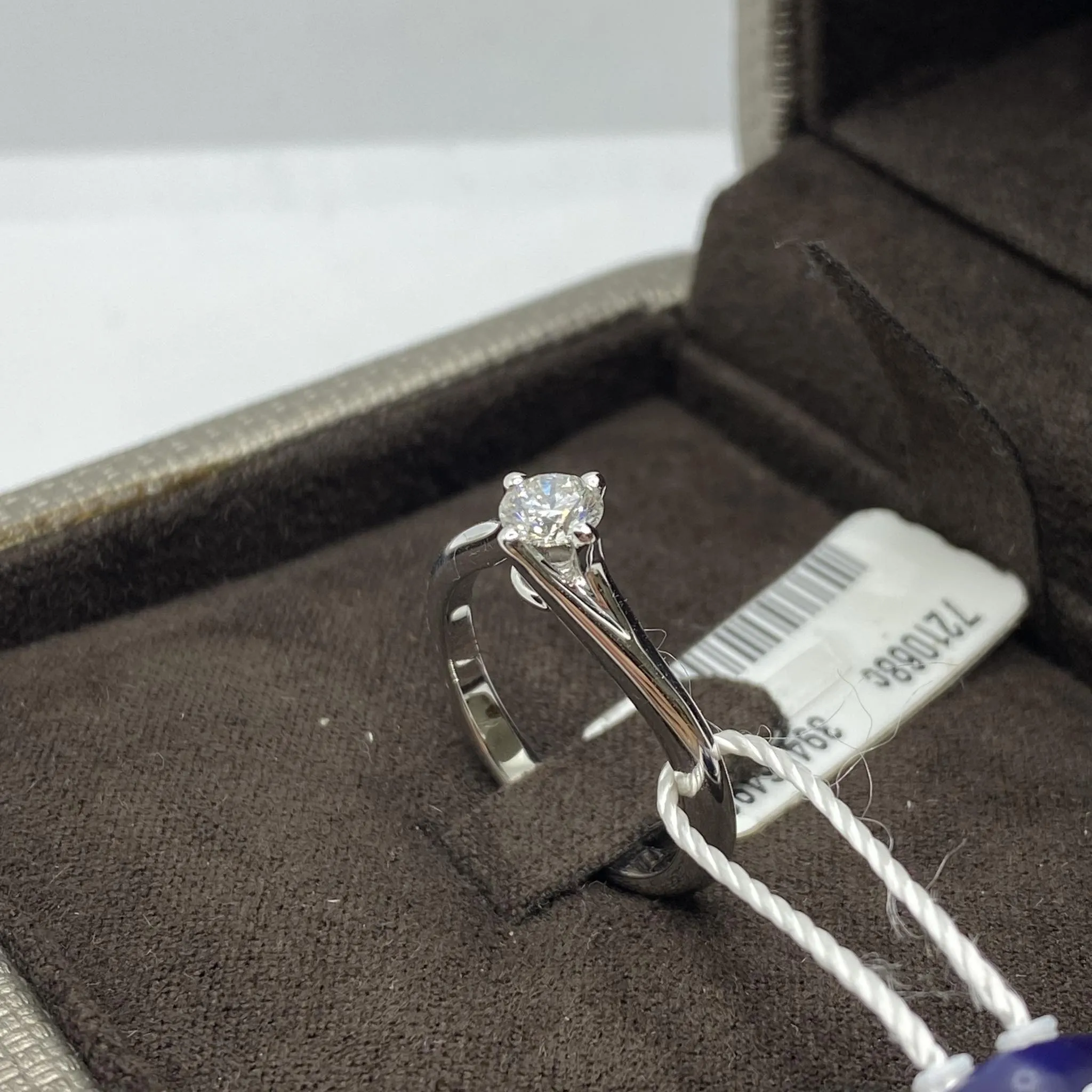 Anello Crivelli Solitario in Oro Bianco e Brillante Ct 0.41