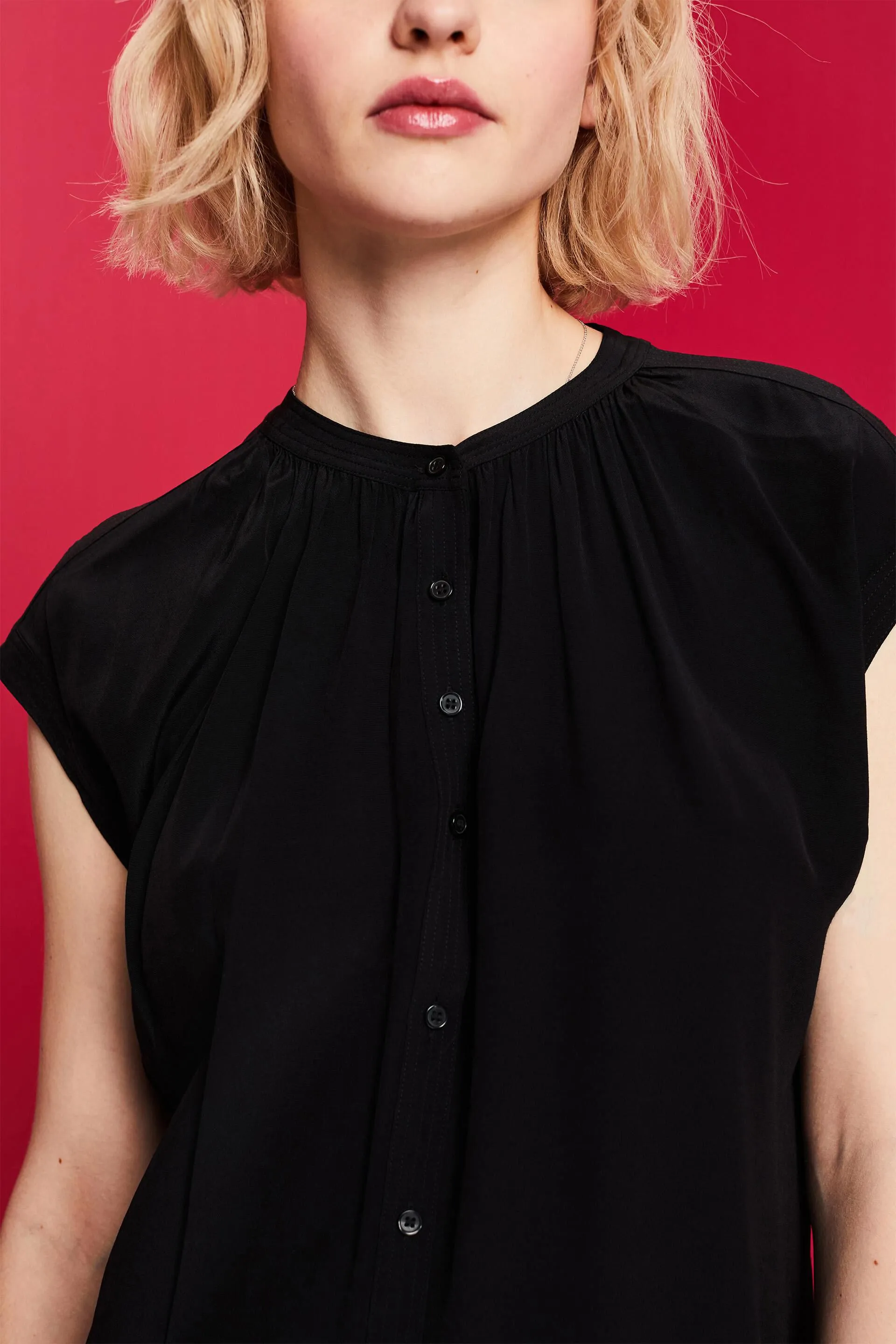 Blusa con bottone davanti