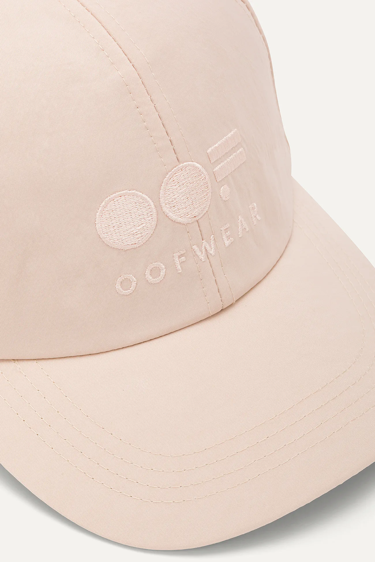 CAPPELLO CON VISIERA IN NYLON MEMORY 2009 - CREMA
