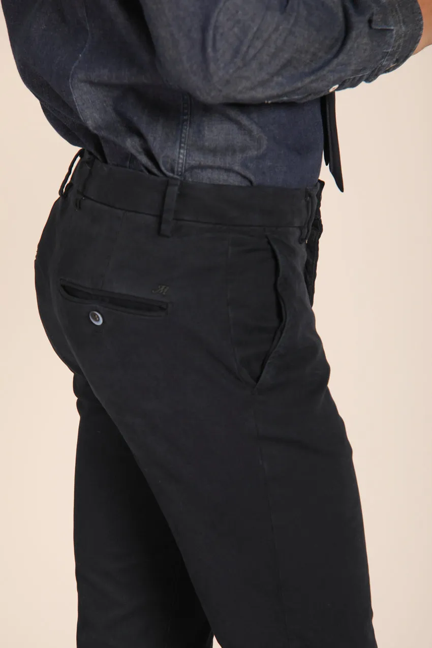 Milano Style pantalon chino homme en gabardine stretch coupe extra slim ①.