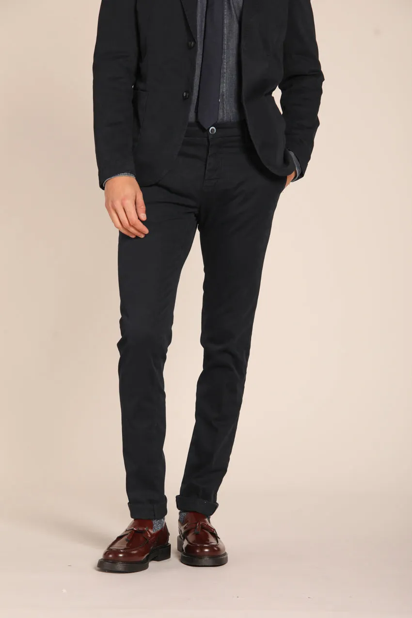Milano Style pantalon chino homme en gabardine stretch coupe extra slim ①.