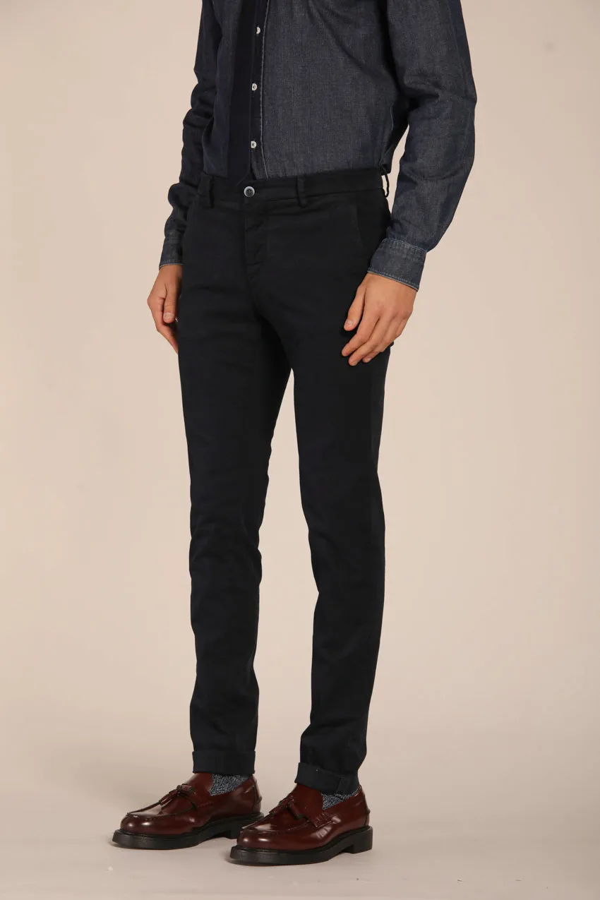 Milano Style pantalon chino homme en gabardine stretch coupe extra slim ①.