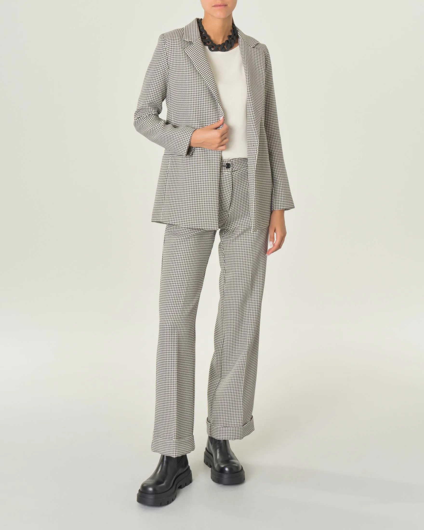 Pantaloni dritti in tessuto stretch a fantasia pied de poule con risvolto al fondo