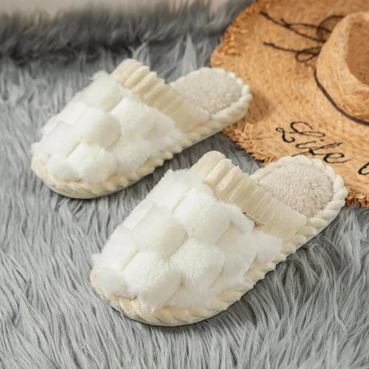 Pantofole in pelliccia da donna nuove invernali, camera da letto di casa, soggiorno in camera in tinta unita, semplicità della m