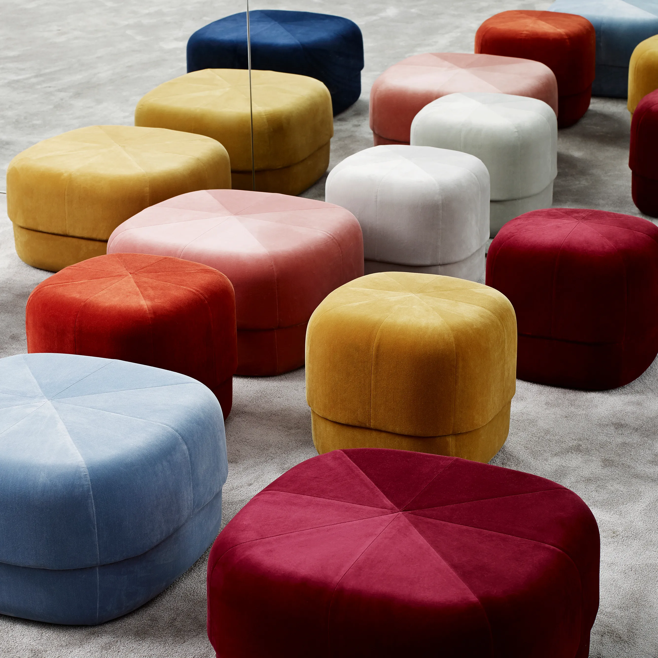 Pouf Circus.jh{font-size:18px}giallo