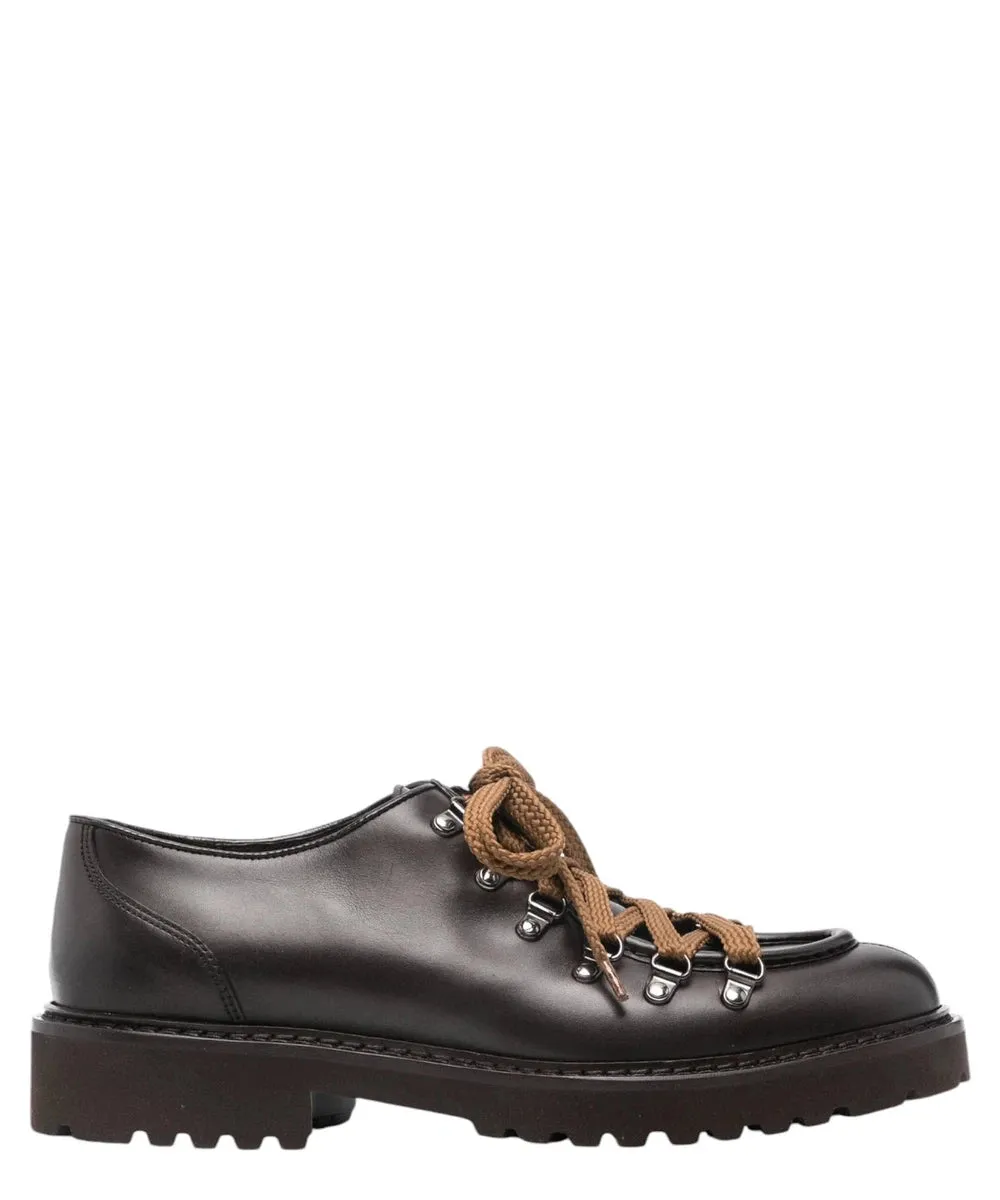 Scarpa sbordata con ganci