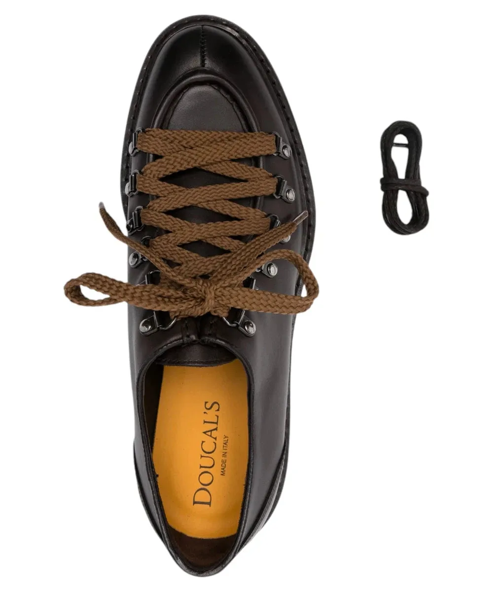 Scarpa sbordata con ganci