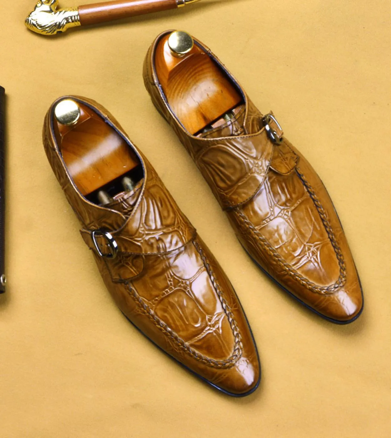 Scarpe eleganti da uomo di lusso in vera pelle 2023 estate nuovo stile moda qualità fibbia scarpe da lavoro da lavoro da sposa n