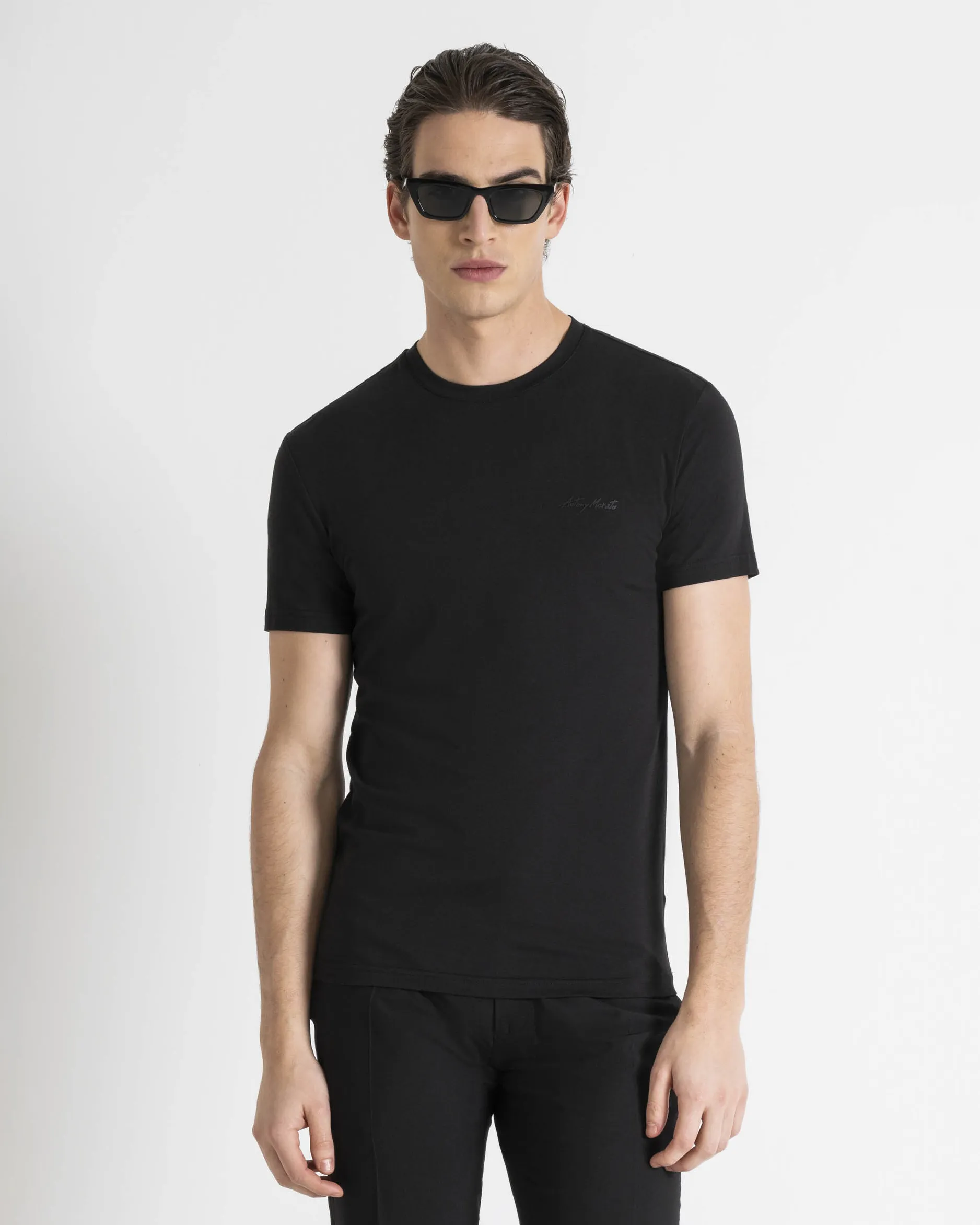 T-shirt nera mezza manica in cotone stretch super slim-fit