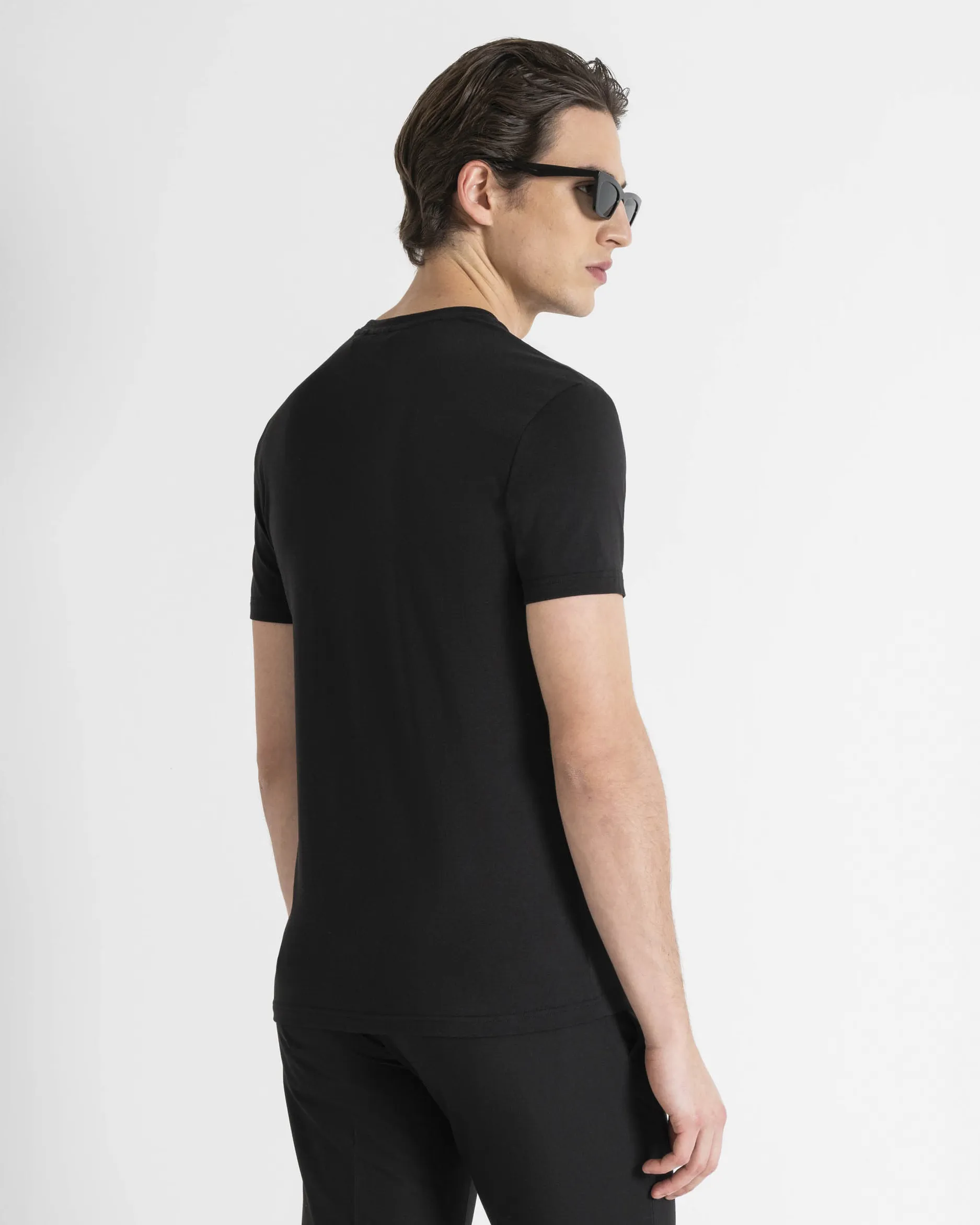 T-shirt nera mezza manica in cotone stretch super slim-fit